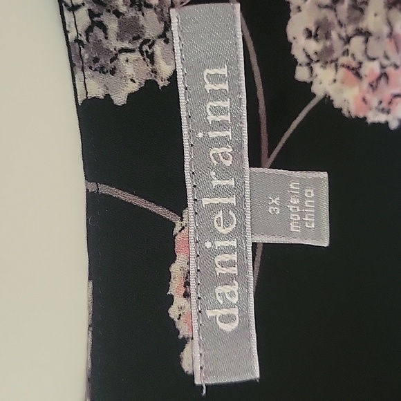 EUC 3/4 Slightly Sheer Foral Blouse - Picture 4 of 4